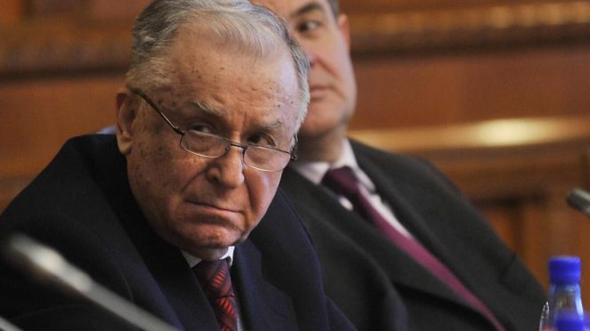 „E o ieşire precipitată”. Iliescu, despre anunţul făcut de Băsescu privind referendumul