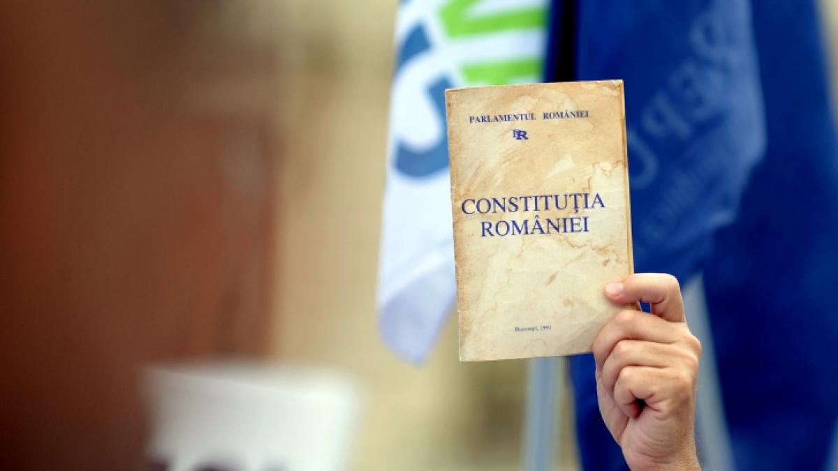 Revizuirea Constituţiei. Parlamentul se va DIZOLVA, dacă demiterea preşedintelui este respinsă de majoritatea prezentă la urne