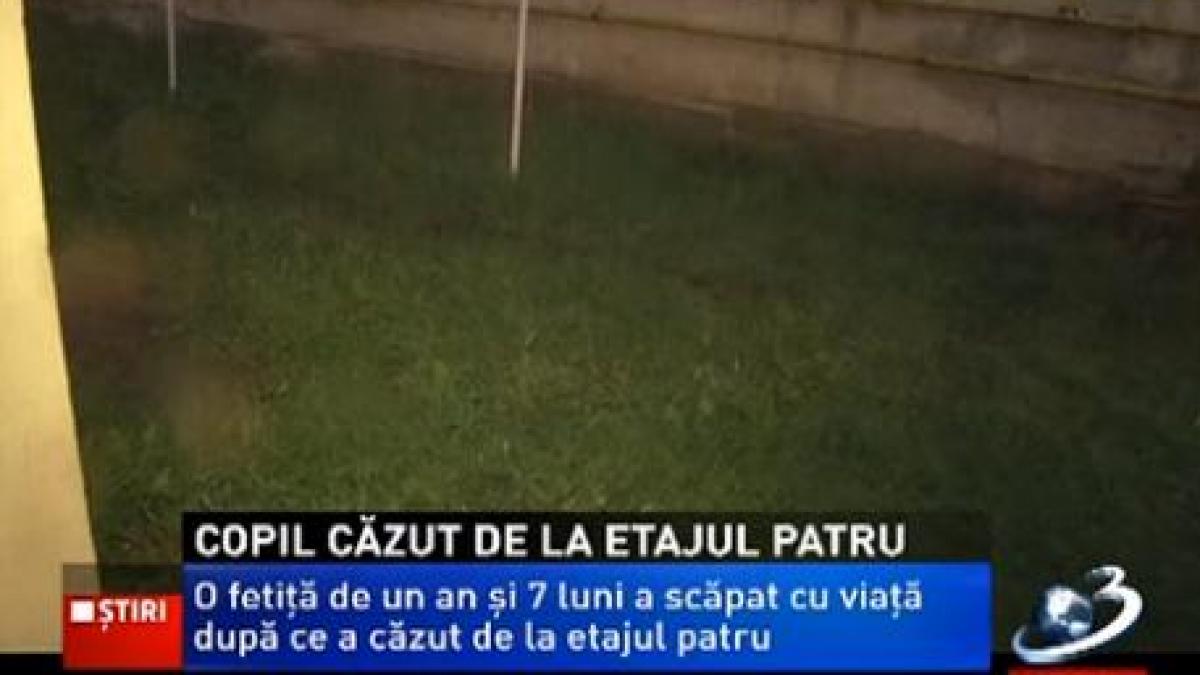 O fetiţă de un an şi şapte luni a supravieţuit miraculos după ce a căzut de la etajul 4 al unui bloc