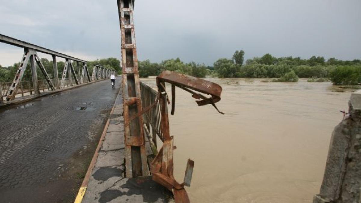 Tragediile provocate de inundaţii. În Iaşi, doi bărbaţi şi un copil au murit