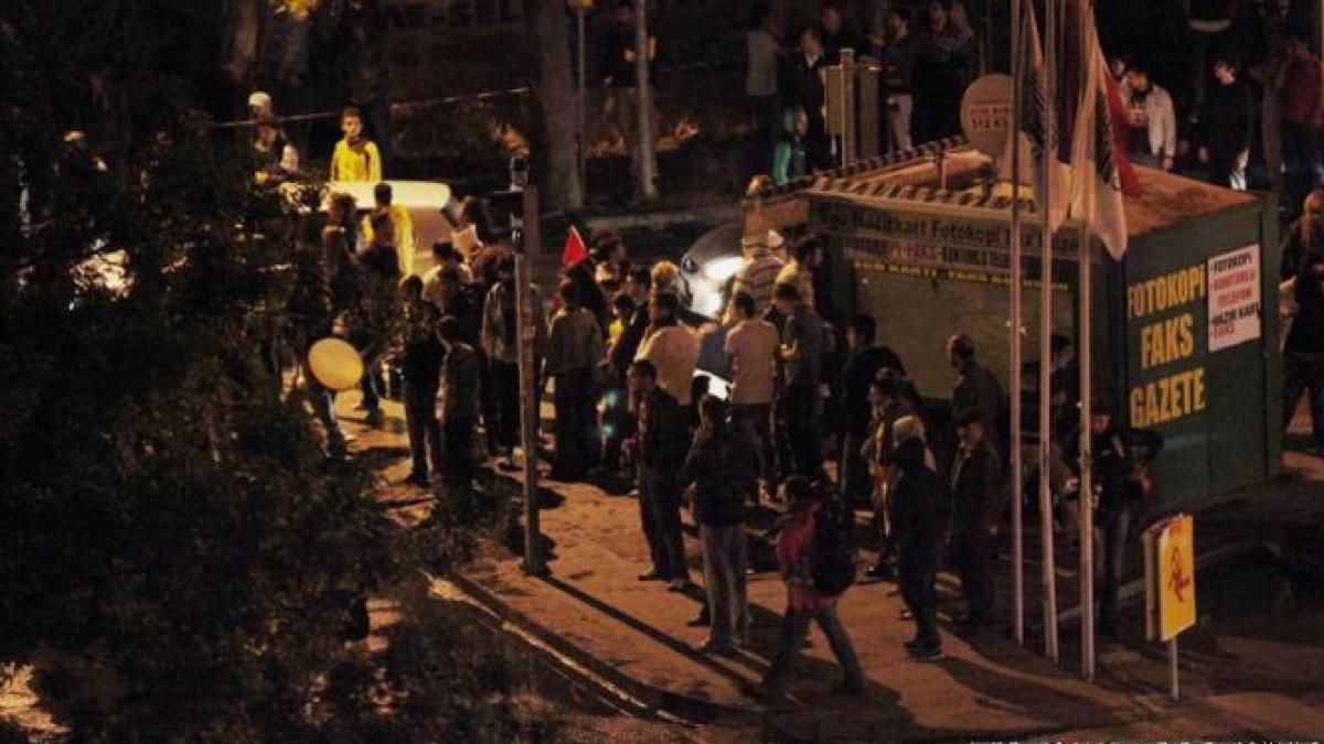 Noi violenţe în Turcia, între manifestanţi şi poliţie. Sute de persoane au ocupat piaţa Taksim