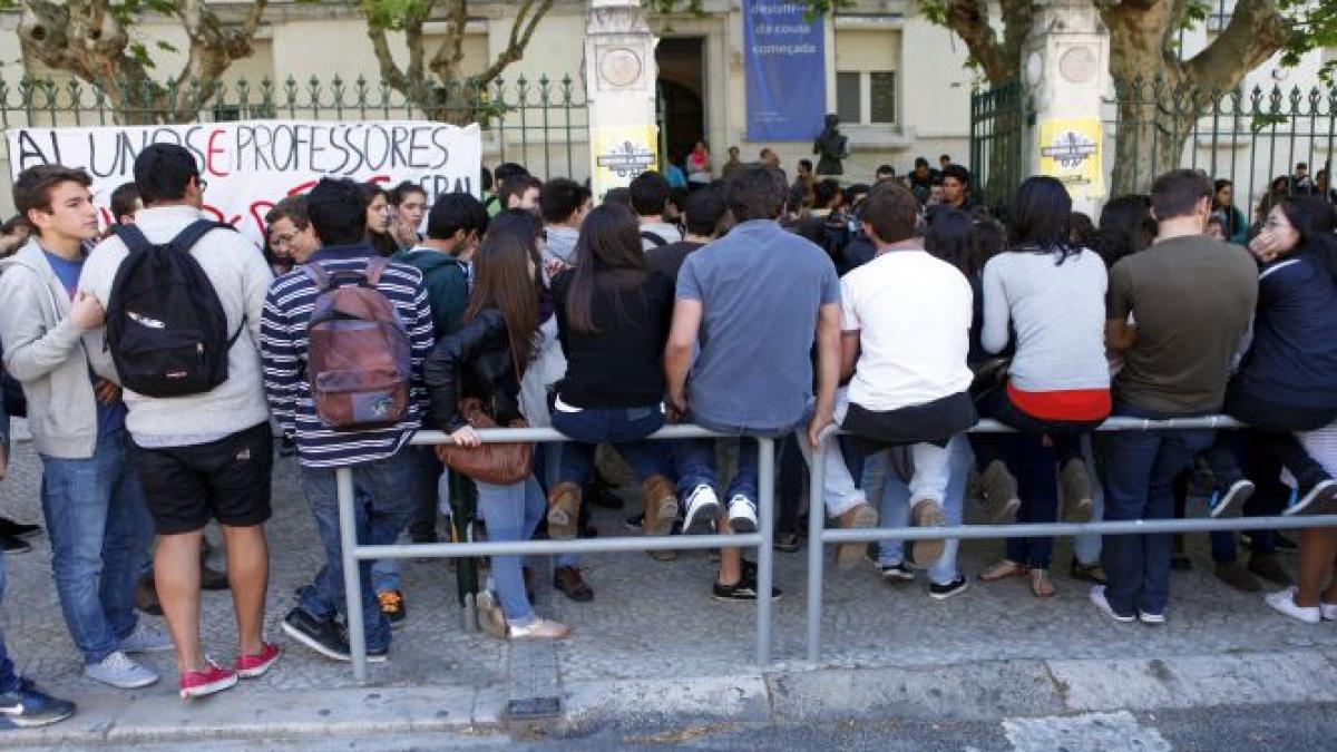 Profesorii din Portugalia au boicotat examenele de final de an, în semn de protest faţă de noile măsuri de austeritate