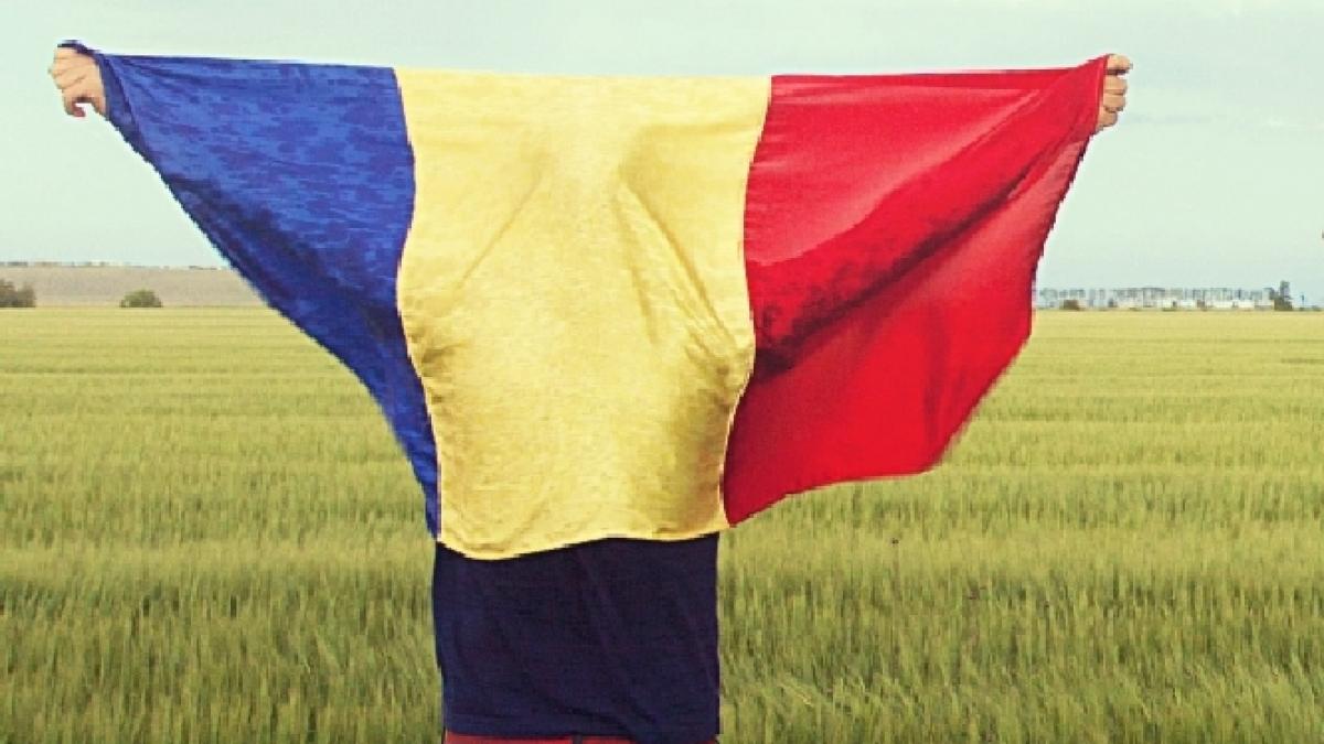 &quot;Un an în jurul lumii, nu cu maşina, nu cu motorul, ci cu TRICOLORUL”. Proiectul ambiţios a doi români pasionaţi de călătorii