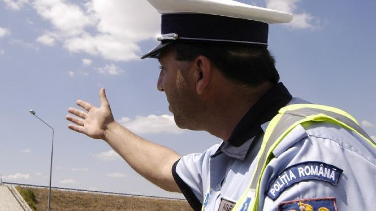 Fotografii scandaloase cu un şef de poliţie din Reşiţa. Comandantul, prieten la cataramă cu interlopii