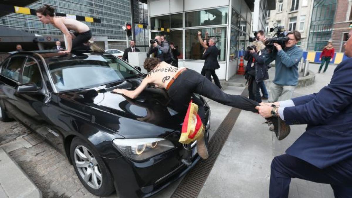 Bruxelles: Activistele Femen s-au dezbrăcat în faţa premierului tunisian