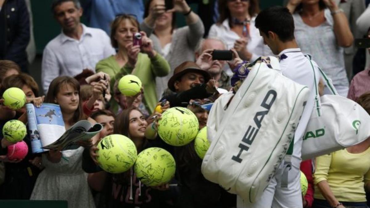 Liderii mondiali Novak Djokovic şi Serena Williams s-au calificat fără emoţii în turul II la Wimbledon