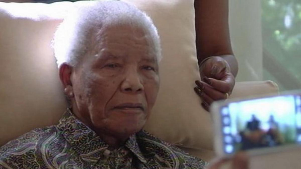 Starea lui Nelson Mandela s-a înrăutăţit. Liderul sud-african respiră numai cu ajutorul aparatelor