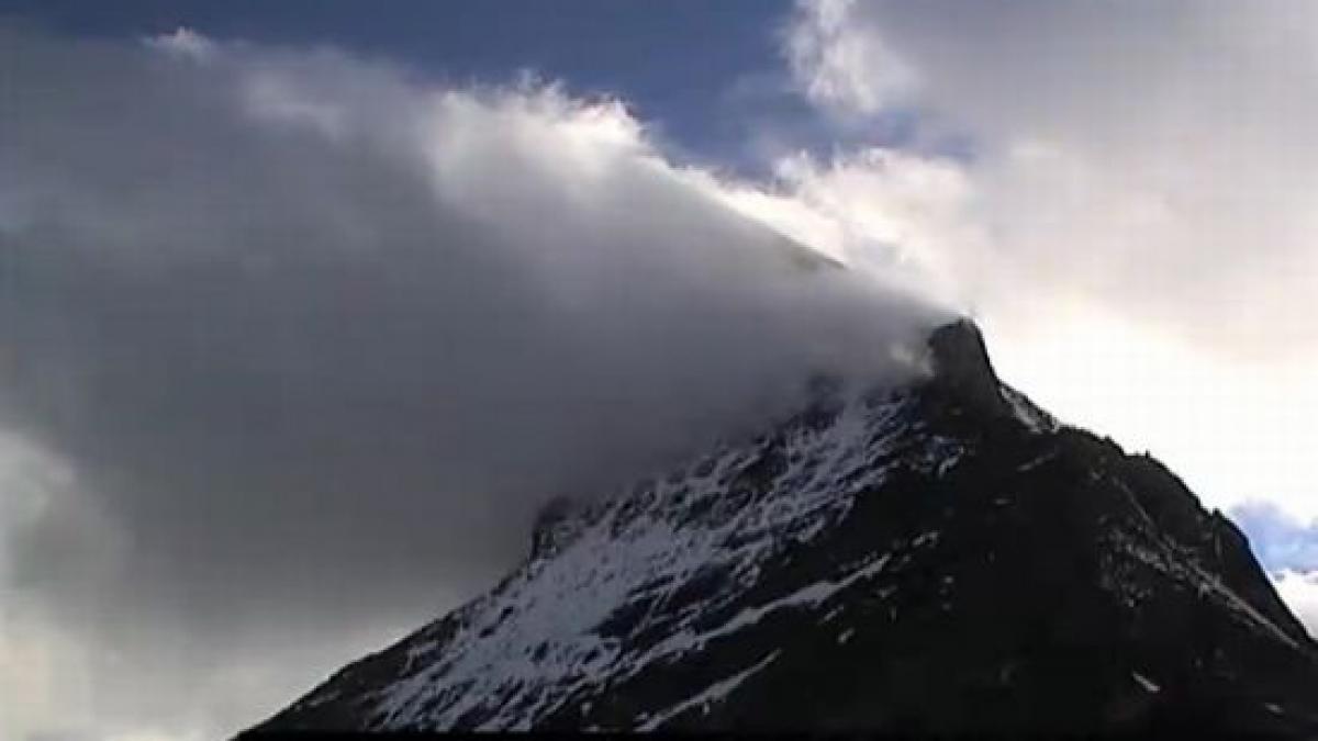 Alpinişti români, blocaţi pe munte din cauza unui atac terorist