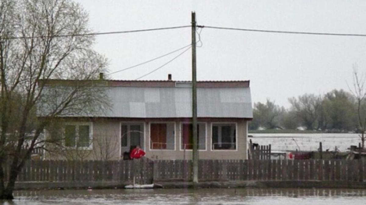 Cod portocaliu de inundaţii pe râul Bârlad şi pe afluenţii Tutova şi Racova, până marţi după-amiază