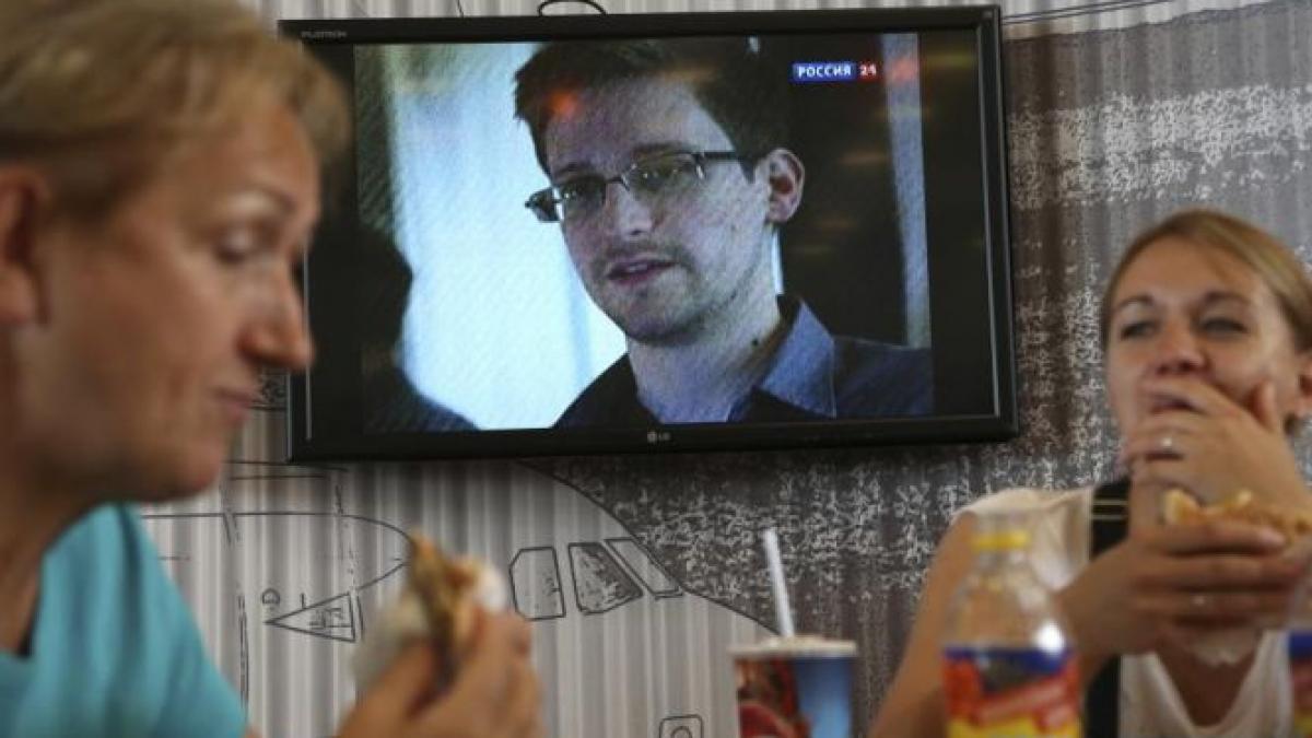 Edward Snowden a cerut azil politic în Rusia 