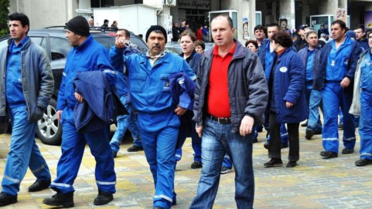 Prefectul de Vâlcea, bruscat de protestatarii de la Oltchim