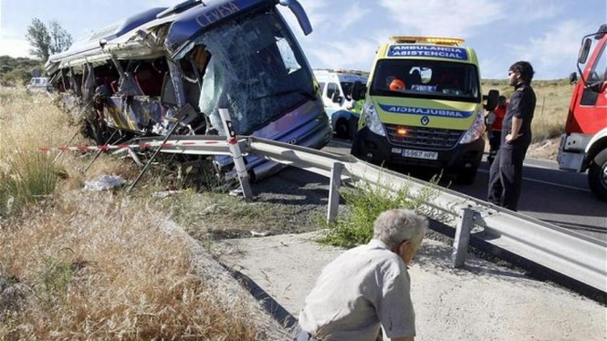 Accident grav în Spania. Nouă persoane au murit după răsturnarea unui autocar