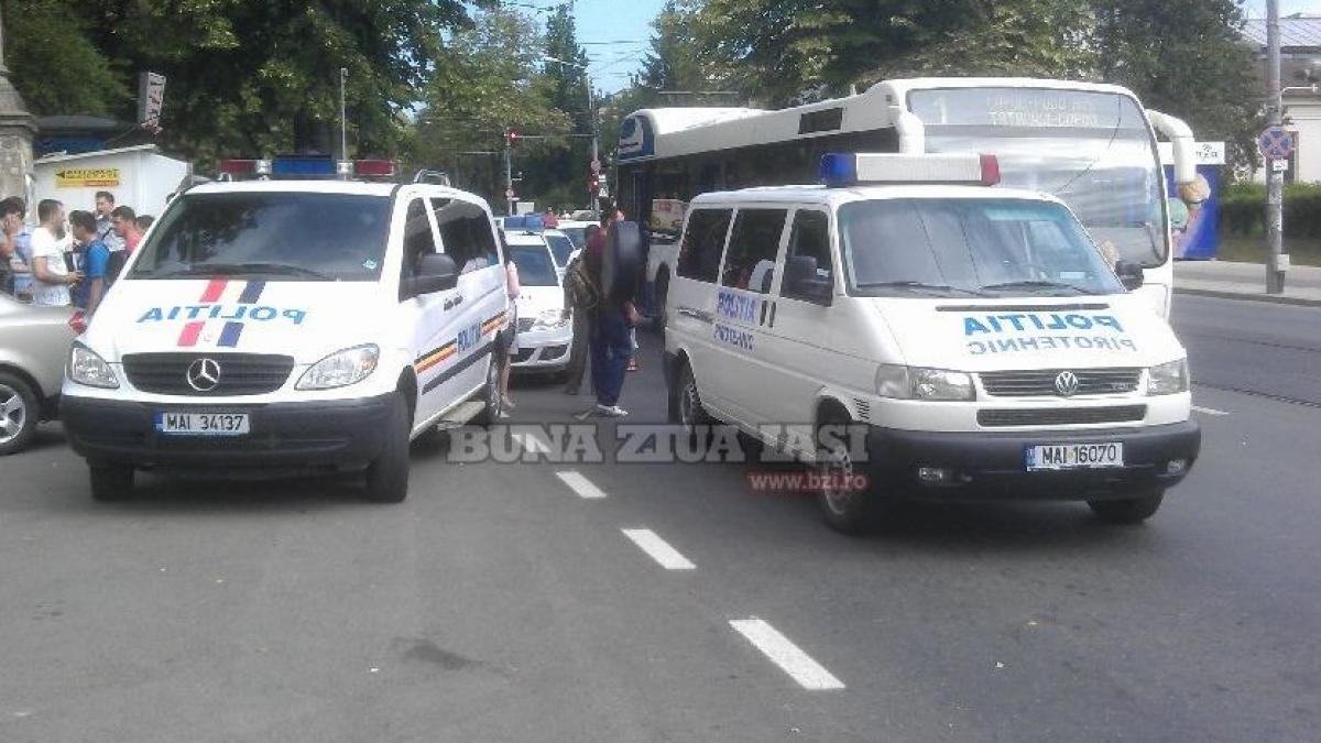 Un individ a DETONAT o BOMBĂ în sala de examen. Mărturia studentului care l-a imobilizat pe atacator: &quot;Avea un declanşator în mână. M-am umplut de sânge când am sărit pe el&quot;