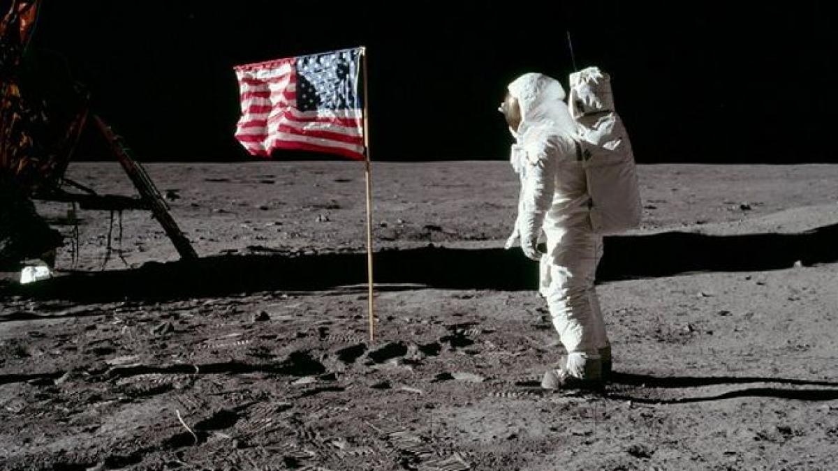 Americanii vor să construiască un parc naţional pe Lună, pentru a proteja terenul pe care Neil Armstrong a aterizat