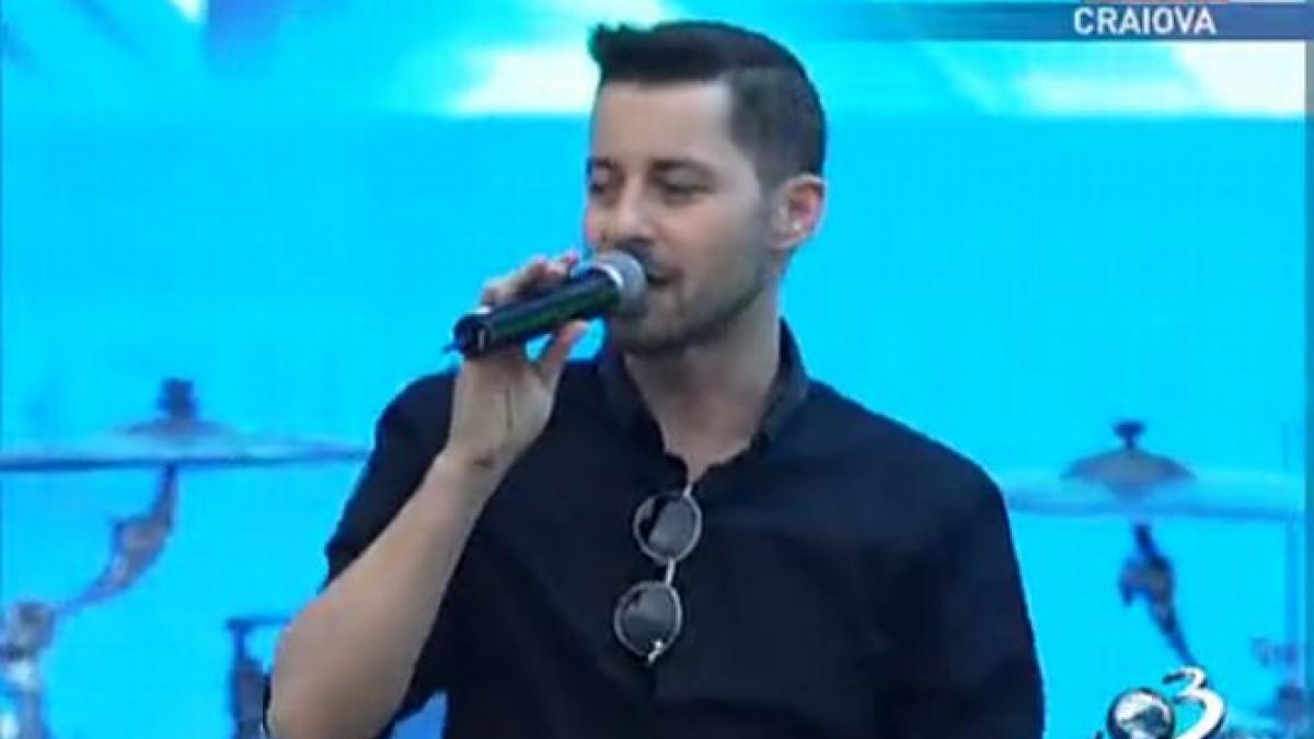 Akcent a încălzit atmosfera la sărbătoarea Antenei 3 cu &quot;un buchet de trandafiri&quot;