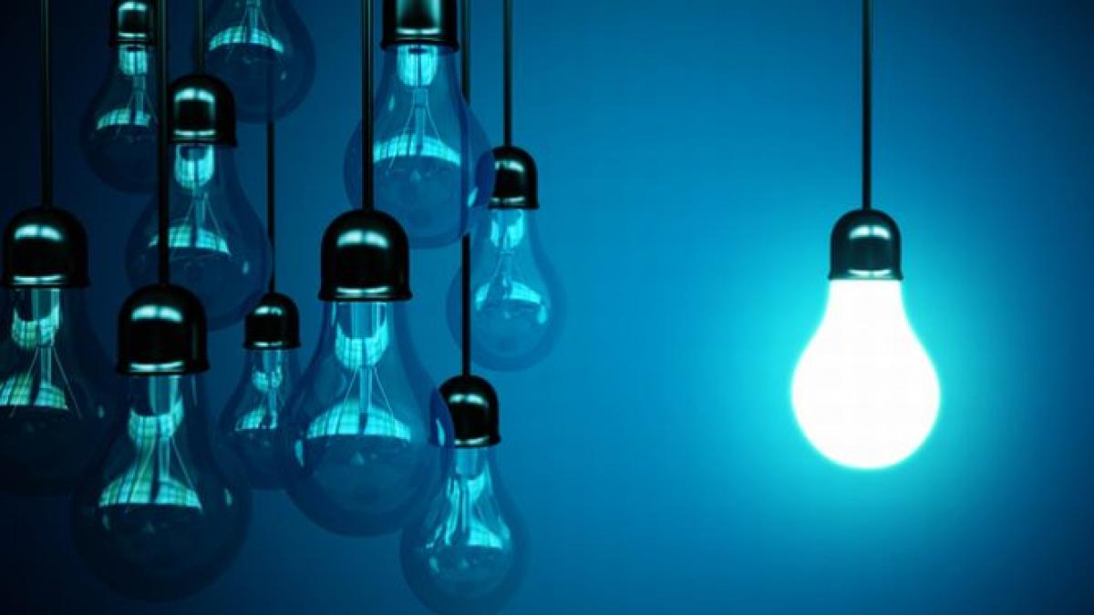 Se ieftineşte lumina. Valoarea facturii la electricitate va scădea cu 4% în august