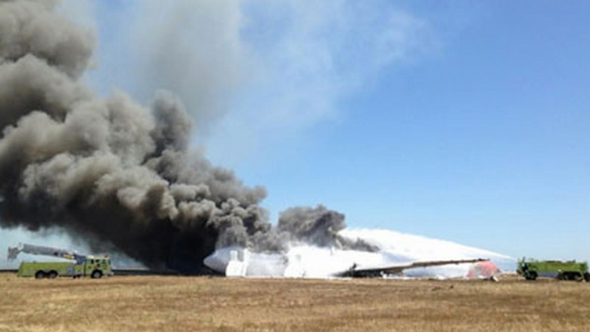 Avion în flăcări, pe aeroport. Pistele aeroportului londonez Heathrow, închise după incidentul aviatic