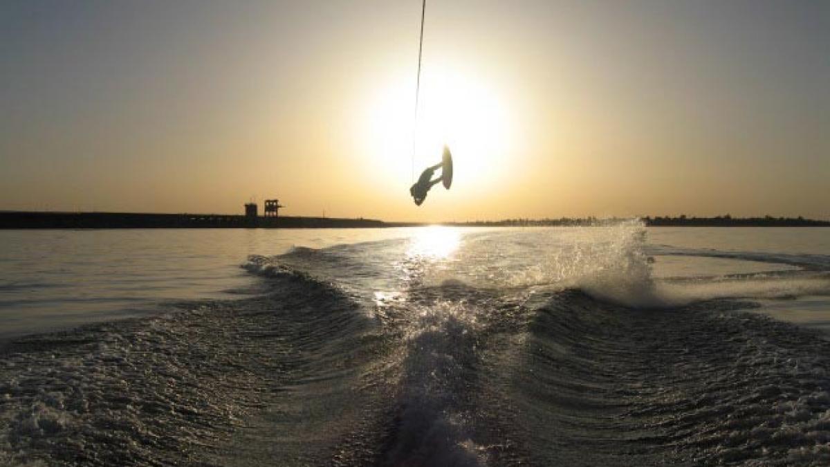 Income Challenge - Episodul I: Wakeboardingul, un sport extrem ca un business