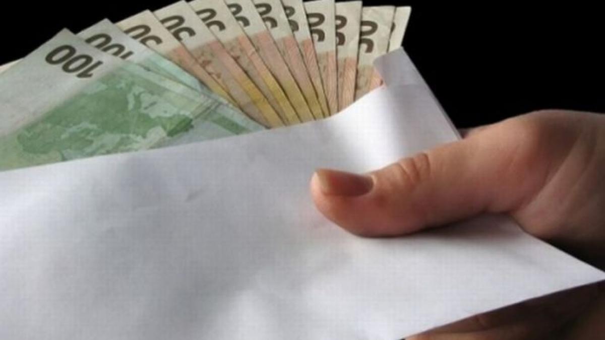 Un primar din Arad, arestat pentru o mită de 11.000 de euro