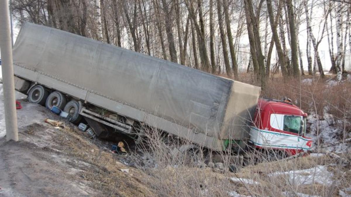 Update. Rusia: Cel puţin 18 persoane au murit, în urma unui accident dintre un camion şi un autobuz