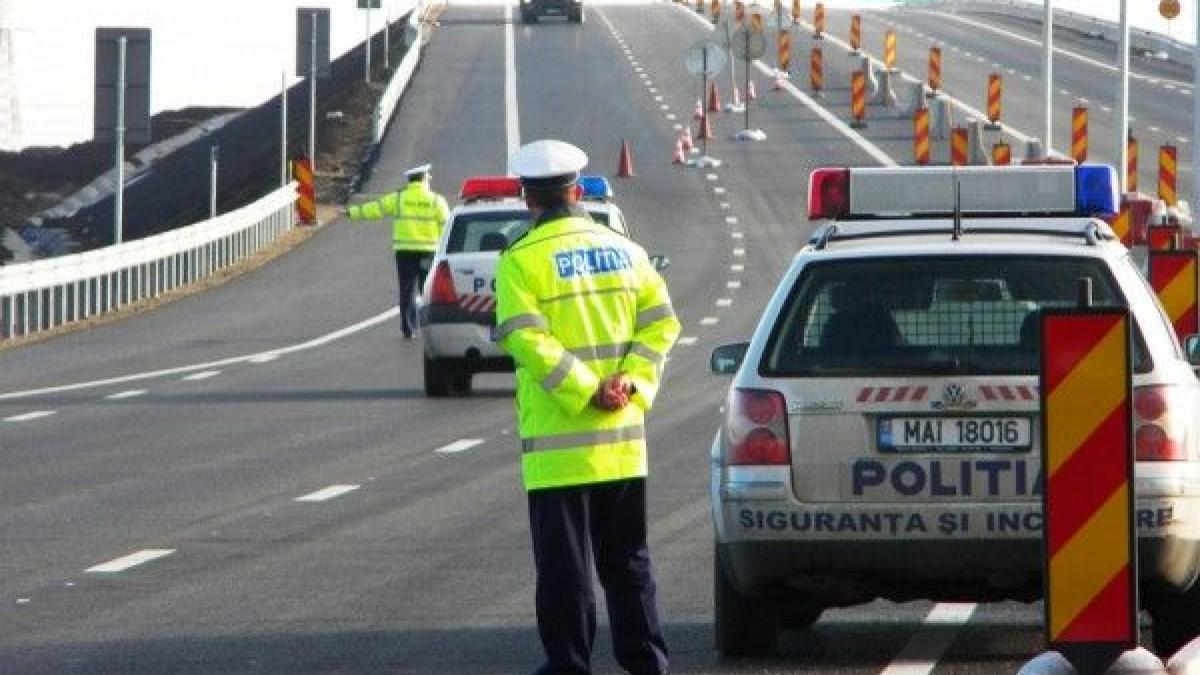 Băut bine, a lovit o maşină pe A1, apoi a fugit de la locul accidentului. Poliţiştii l-au prins în Militari