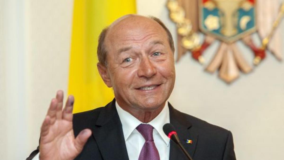 Băsescu se obişnuieşte cu statutul de VIP. Coloana oficială în vizita de la Chişinău a avut 23 de maşini