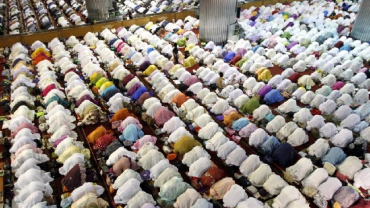 Un decret religios permite consumul de apă, ziua, în timpul Ramadanului. Cum au reacţionat cercurile religioase din Iran