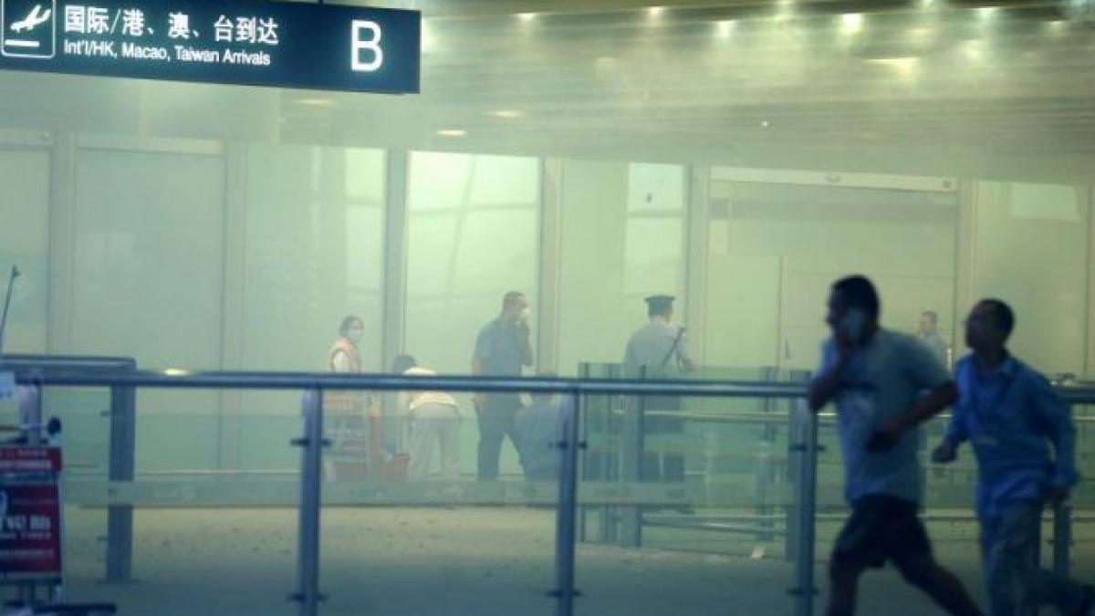 EXPLOZIE puternică pe aeroportul din Beijing. Bomba, detonată de o persoană cu handicap