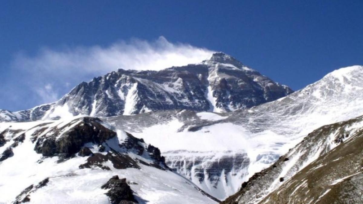 PREMIERĂ: Patru alpinişti români au ajuns pe vârful Nanga Parbat din munţii Himalaya (8125m)