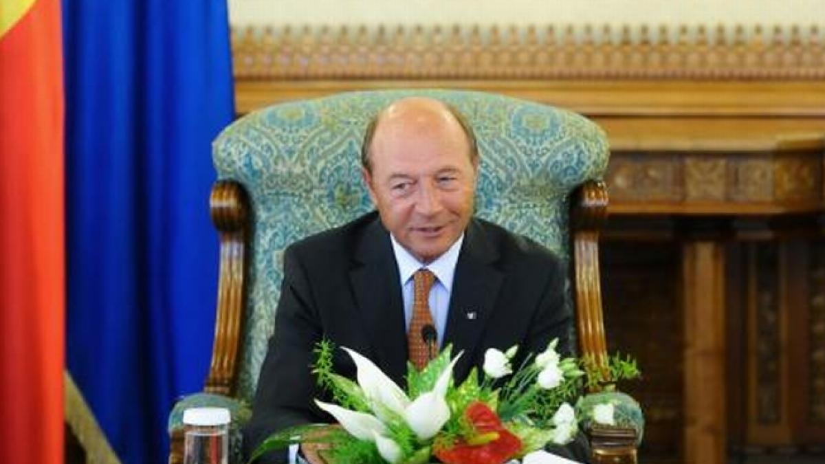 Băsescu: Am zis că dau o fugă până la Ungheni, beau o bere şi plec mai departe