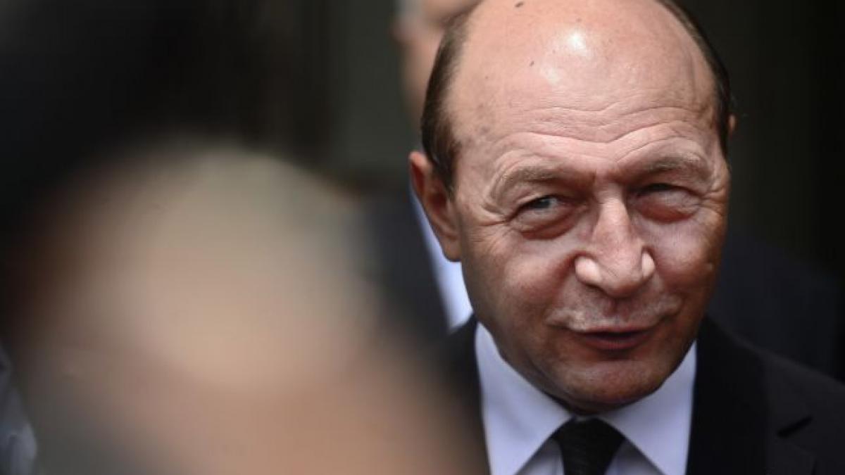 Băsescu neagă implicarea în PDL Argeş: Fabulaţia cu &quot;a fost Băsescu la Argeş şi au plecat primarii&quot; nu este valabilă