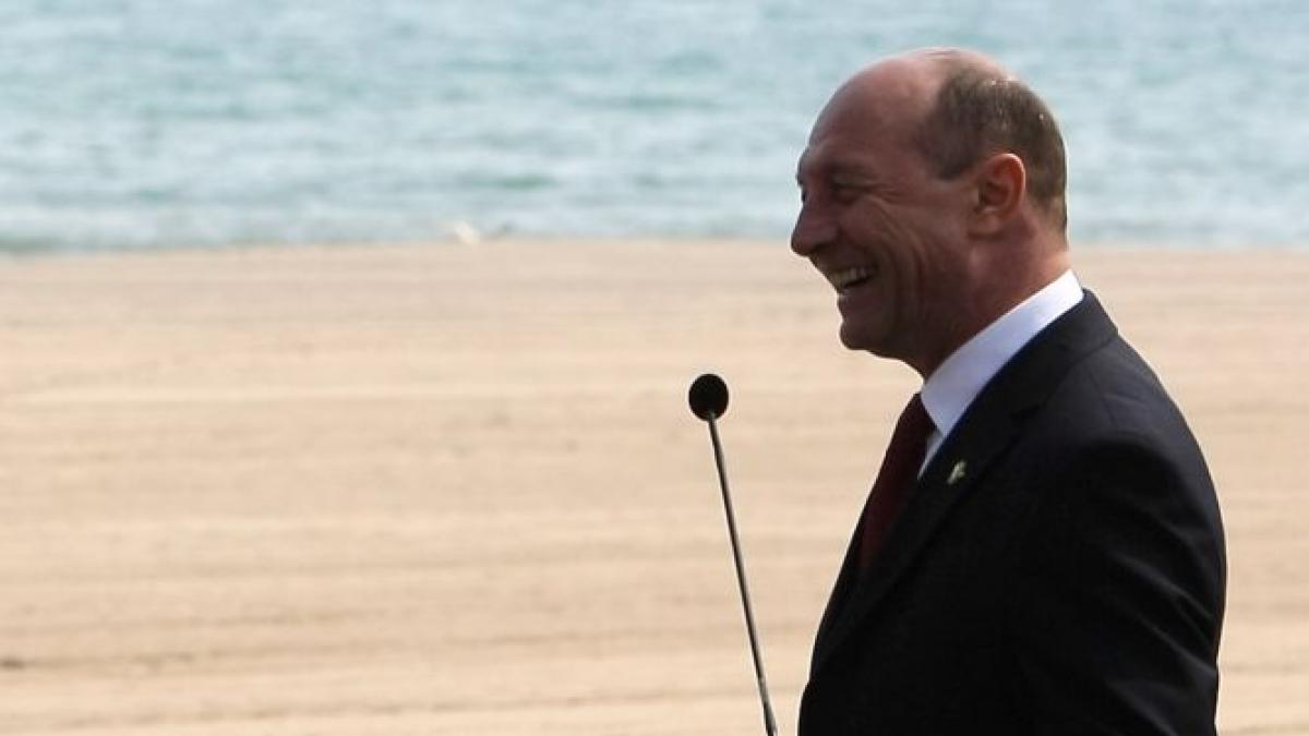 Traian Băsescu, în vacanţă. Preşedintele s-a dus cu elicopterul în staţiunea Neptun 