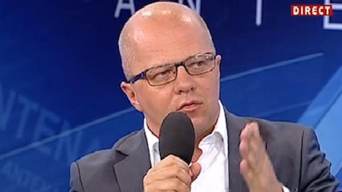 Adrian Ursu, la Sinteza Zilei: &quot;În spatele regiei şi scenariului există un scop. Până şi Băsescu a ieşit din Cireşica şi a făcut ceva&quot;