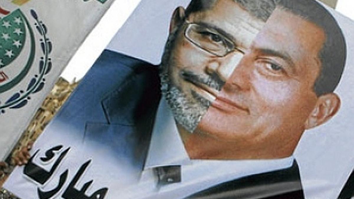 Morsi, pe urmele lui Mubarak. Cei doi foşti preşedinţi vor fi colegi de închisoare