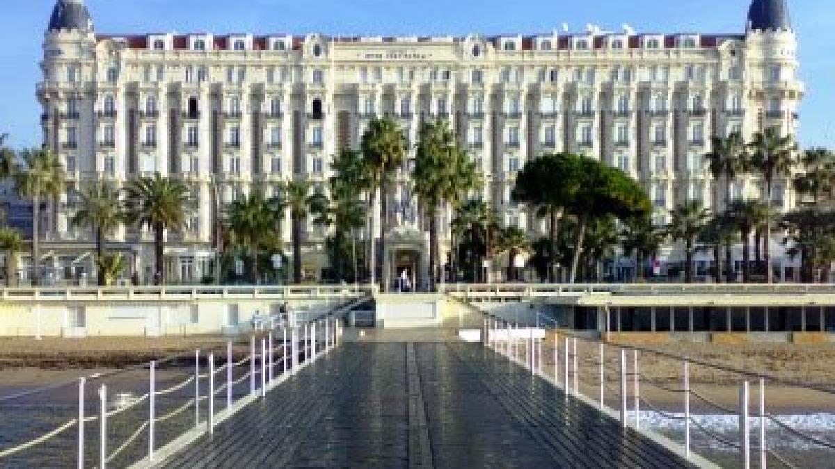 Bijuterii în valoare de 40 de MILIOANE de euro, furate ÎN PLINĂ ZI de la hotelul Carlton din Cannes