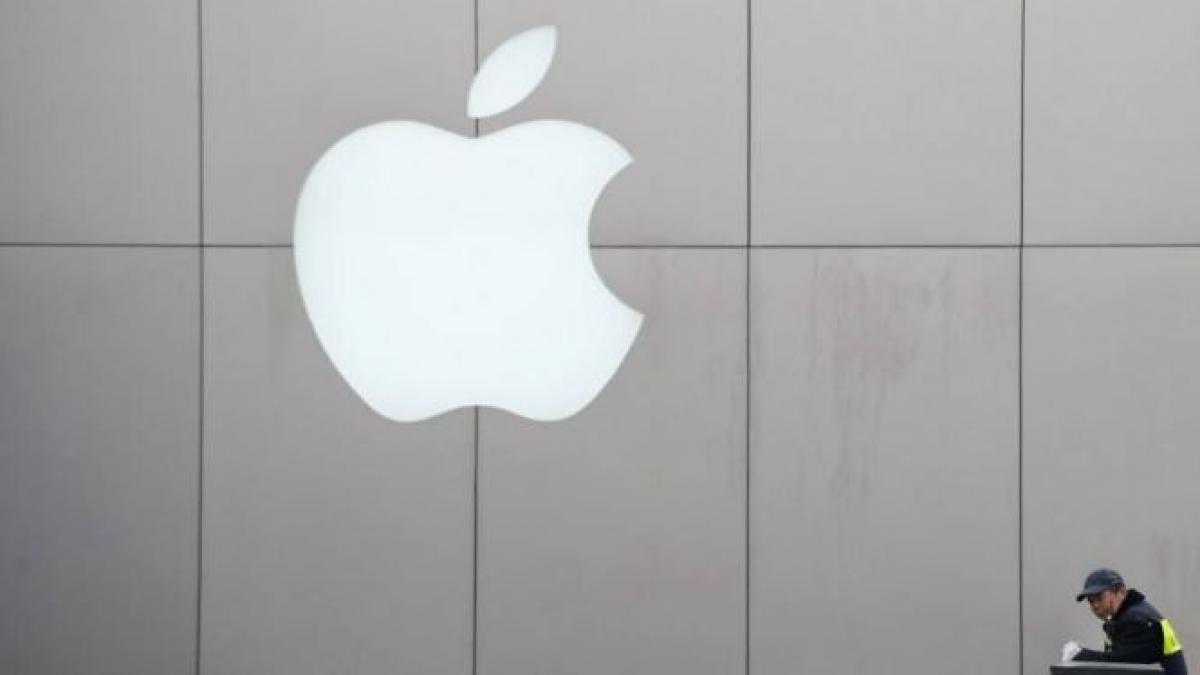 Se muşcă iar din... Apple! Fabricile din China impun orele suplimentare şi angajează minori