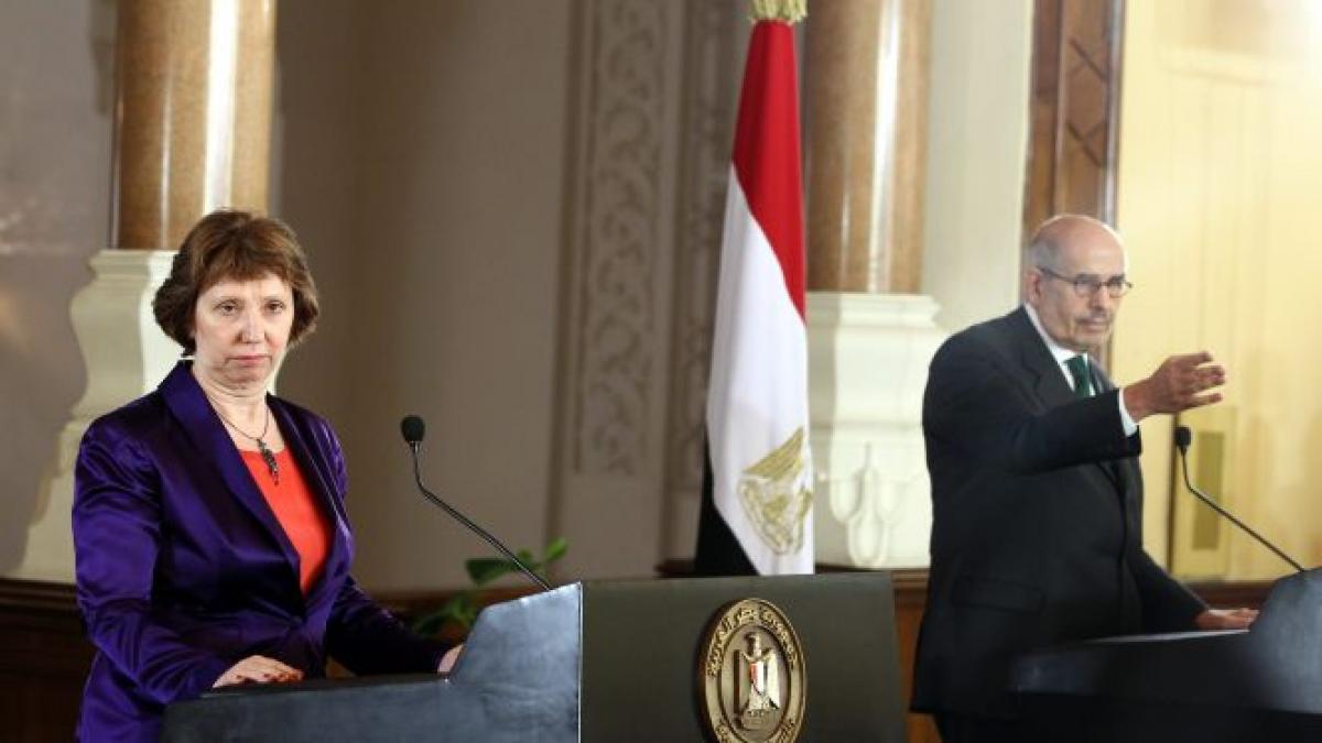 Catherine Ashton: Mohamed Morsi se simte bine şi are acces la informaţii