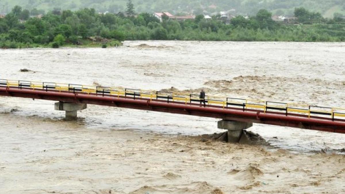 Hidrologii au emis COD GALBEN de INUNDAŢII în cinci judeţe din ţară 