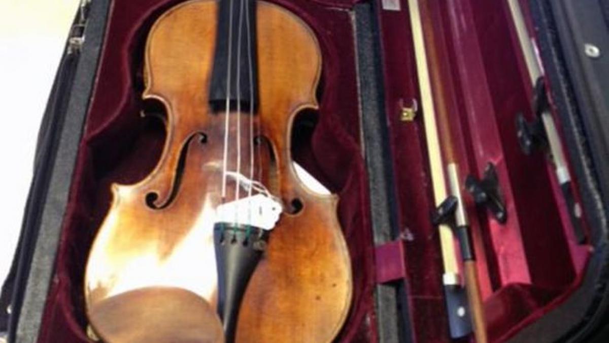 O vioară Stradivarius furată în 2010, recuperată intactă în Marea Britanie