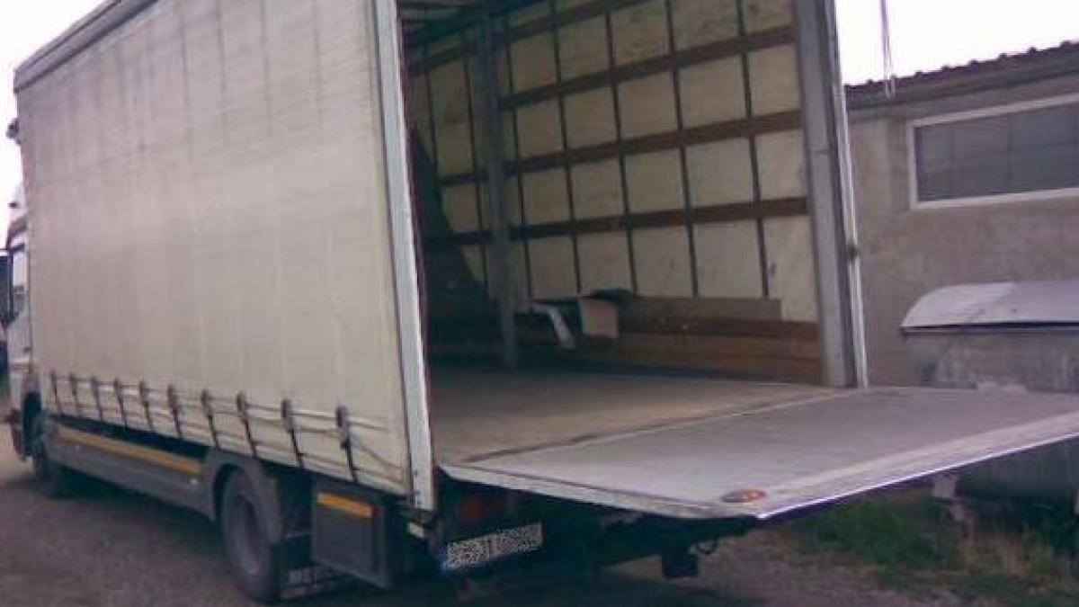 Transportatorii de marfă care ocolesc legea: Pun anunţul la vedere, dar preţul se face din ochi