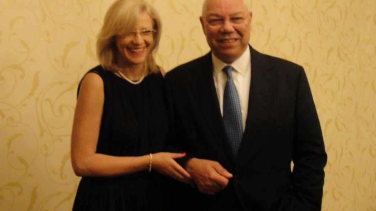 Idilă la nivel înalt. Europarlamentarul PSD Corina Creţu ar fi avut o relaţie intimă cu fostul secretar de stat american Colin Powell