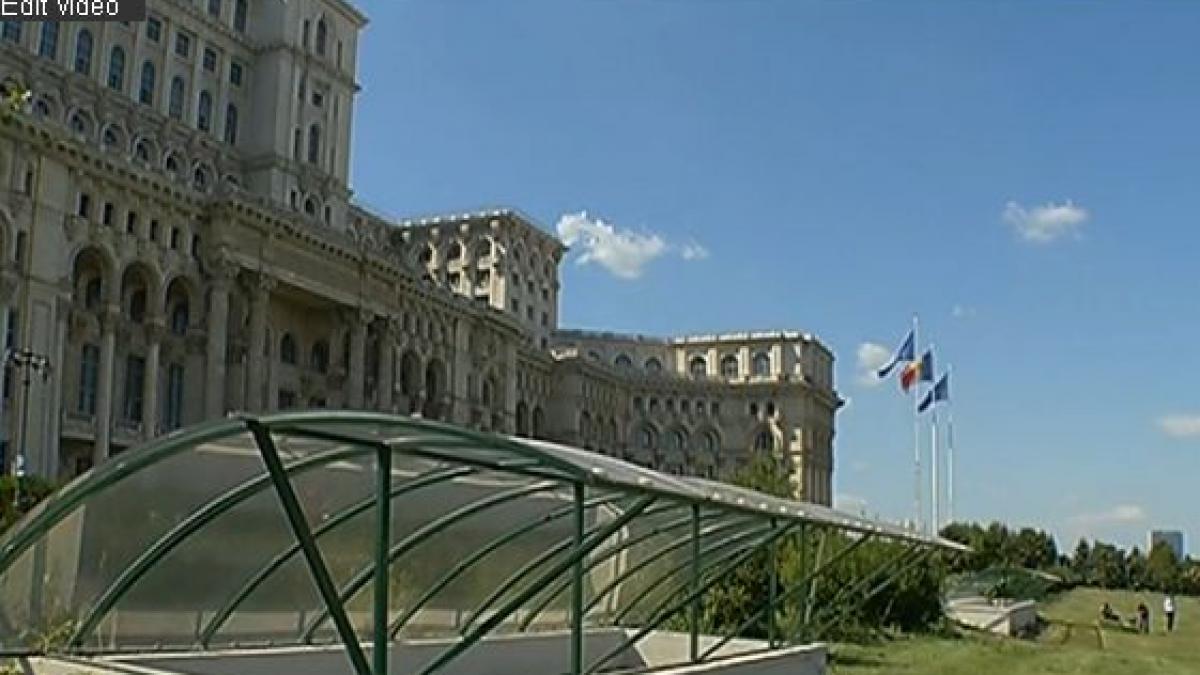 Esplanada din faţa Parlamentului, loc de promenadă. Camera Deputaţilor a lansat deja un concurs de proiecte pentru reamenajarea ei