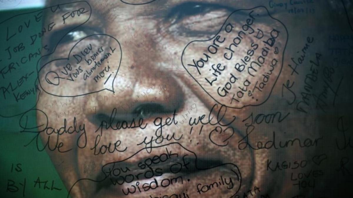 Nelson Mandela, în a treia lună de spitalizare, într-o stare &quot;critică, dar stabilă&quot;