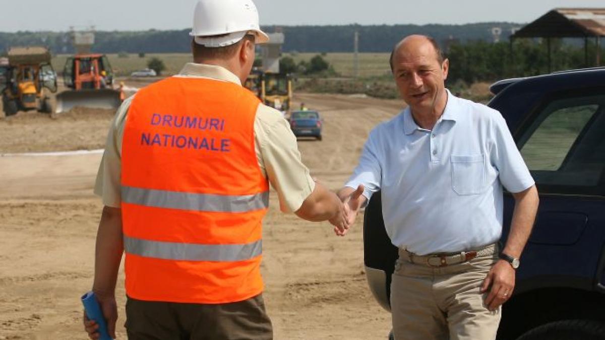 Traian Băsescu atacă dur Guvernul. Ce declaraţii acide a făcut preşedintele, în timpul vizitei pe şantierul autostrăzii Arad-Nădlac