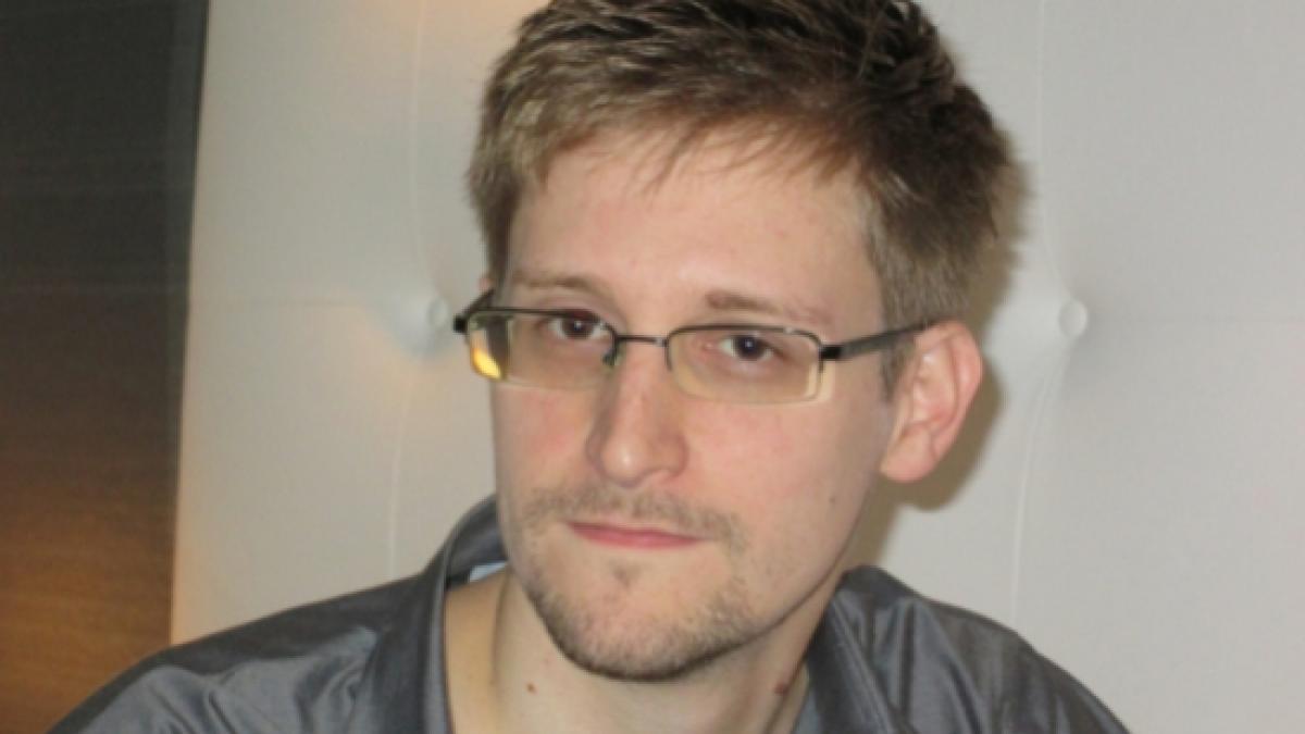 Un senator rus vrea să strângă bani pentru a-l ajuta pe Edward Snowden