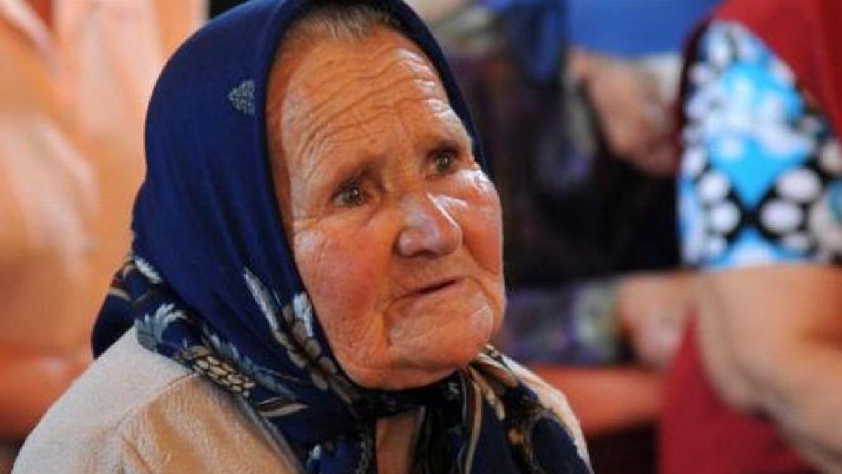 Pensionarii şi veteranii ar putea fi obligaţi să plătească integral costul transportului public, de la 1 septembrie