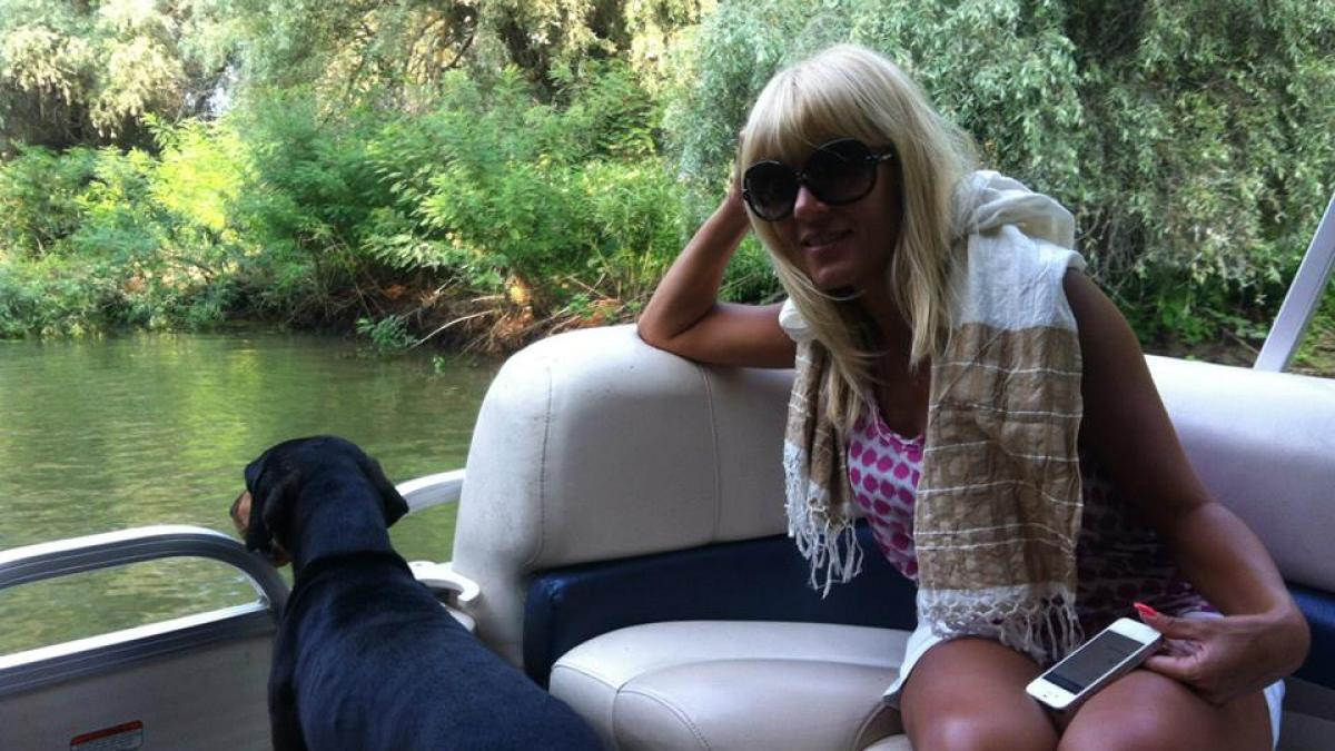 FOTO. Elena Udrea, în vacanţă în Delta Dunării