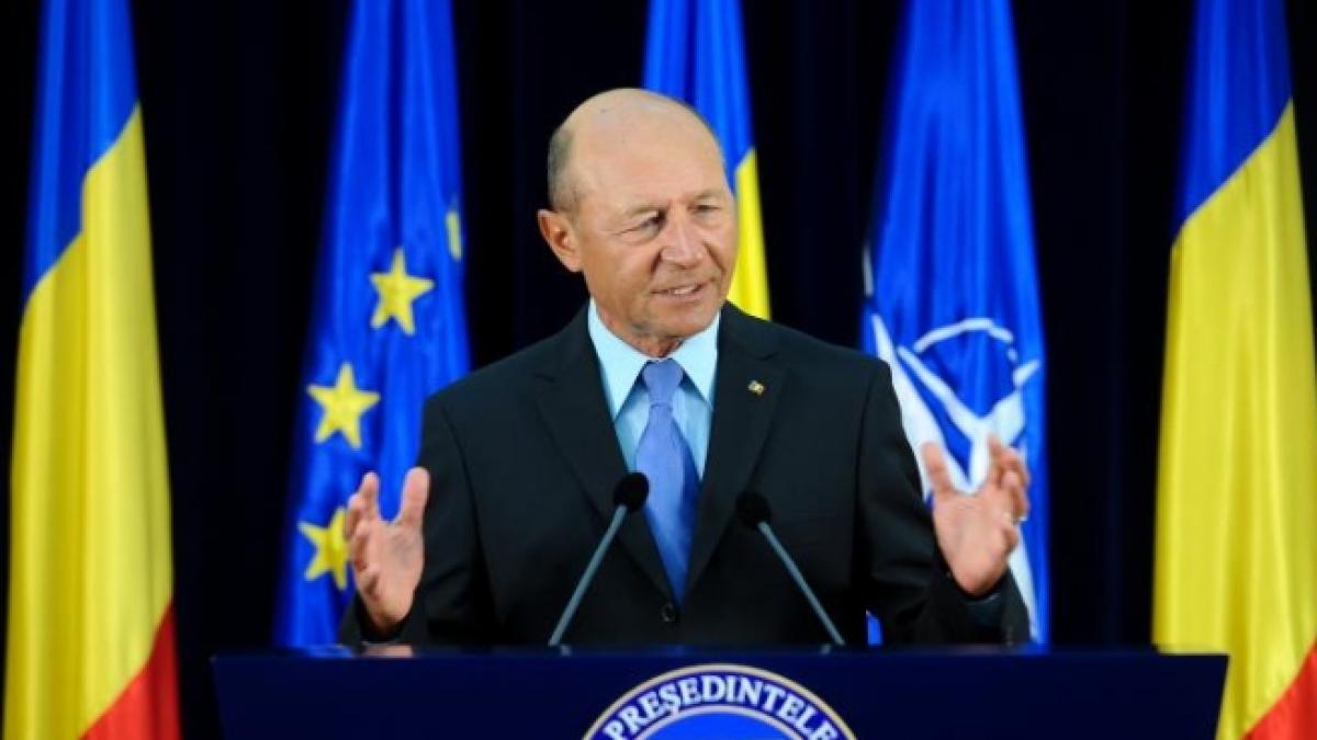 Preşedintele Traian Băsescu participă la Universitatea de Vară de la Izvoru Mureşului. Printre teme, &quot;Reunirea Basarabiei cu România&quot;