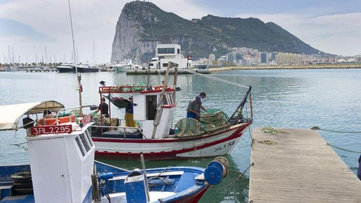 Nave de război britanice au pornit spre Mediterană, în contextul tensiunilor tot mai pronunţate cu Spania. Londra anunţă că ar putea lua măsuri împotriva Madridului