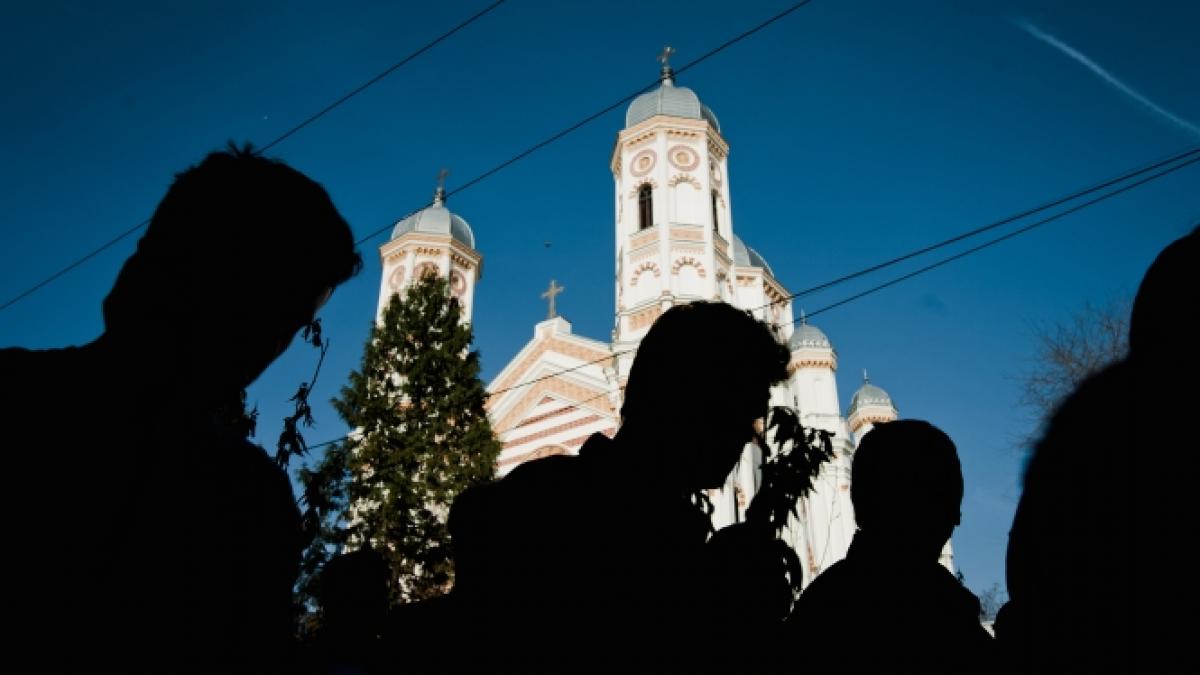 Biserica &quot;se clatină&quot;. A scăzut încrederea românilor în Casa Domnului